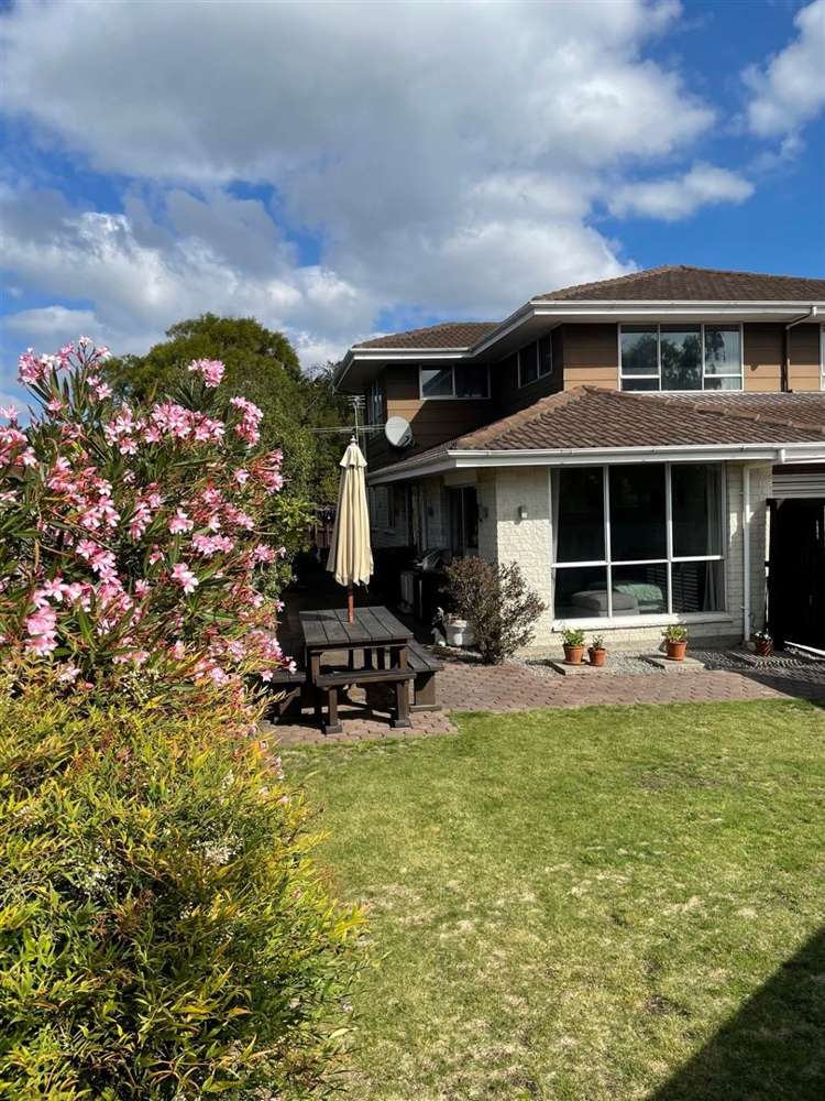 2/72 Lakewood Drive Burwood_13