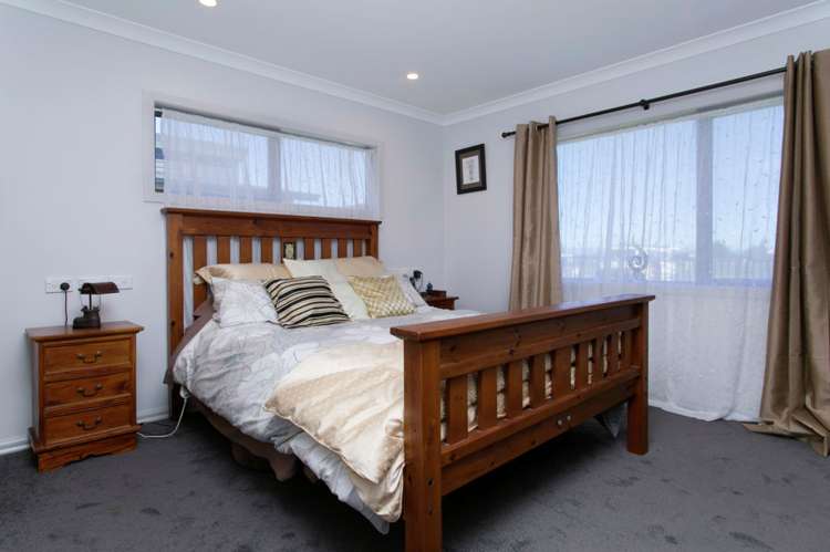 21 Noumea Drive Rangatira Park_12
