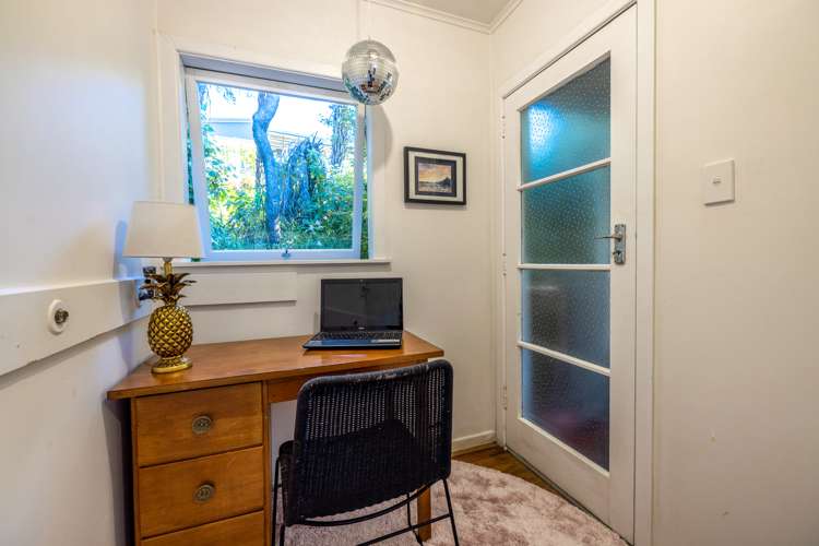 116 Queens Drive Oneroa_21