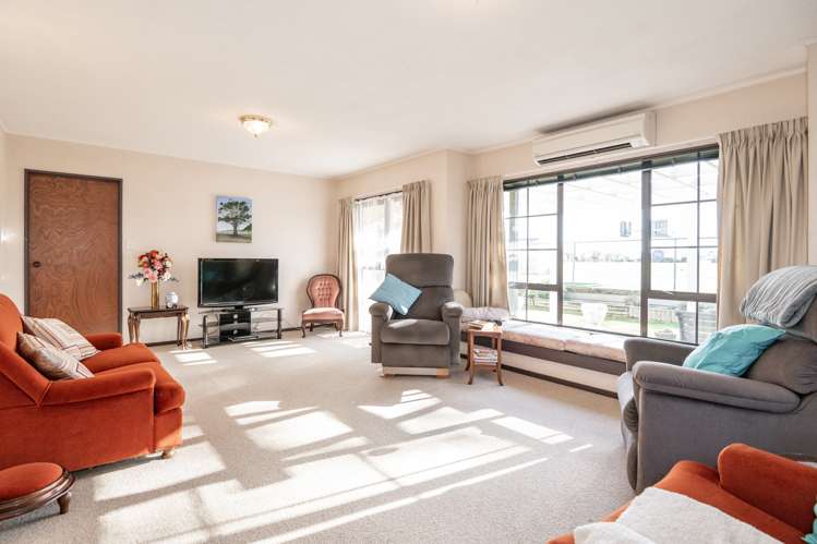 914 Willowpark Road North Mayfair_5