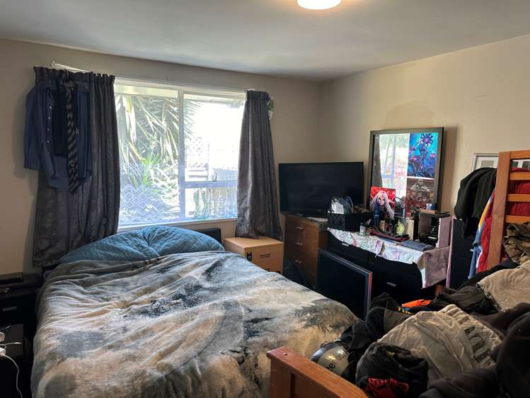 17b Leonie Place Aranui_6