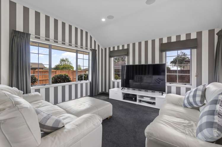 17 Farleigh Close Huntington_5