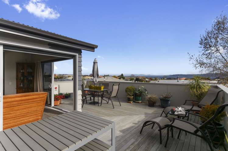 5 Magnolia Rise Waipahihi_1