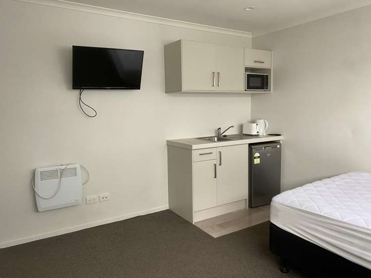 5/2 Rm C Palmerston Street Hamilton Central_2