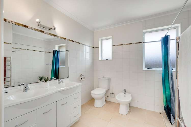 10 Kowhai Street Hamilton Lake_14
