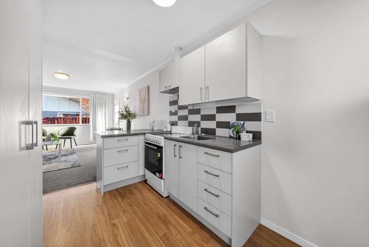 Flat 2/33 Eastling Street_1
