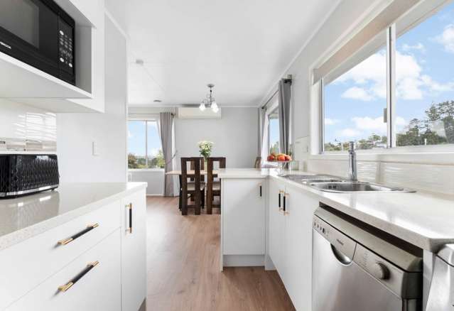 52 Ayton Drive Totara Vale_3