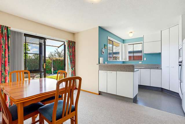 2/51 Solomon Avenue Redwood_4