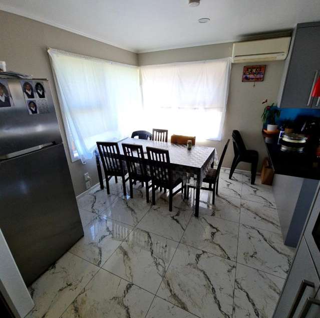 6 Scanlen Terrace Kelston_2