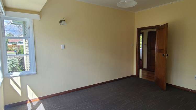 89 Savage Crescent West End_11