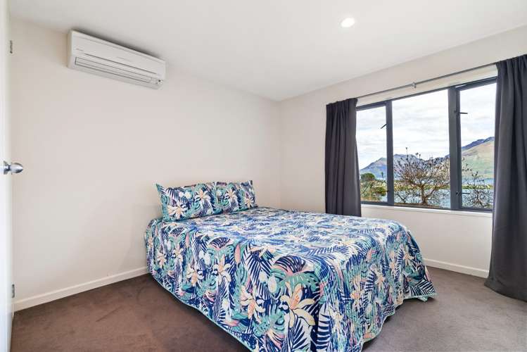 8 Goldleaf Hill Queenstown_11