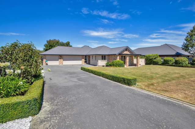 3 car garage + drive thru on 1037m2