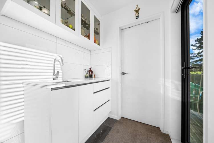 32 Matahae Drive Flat Bush_17