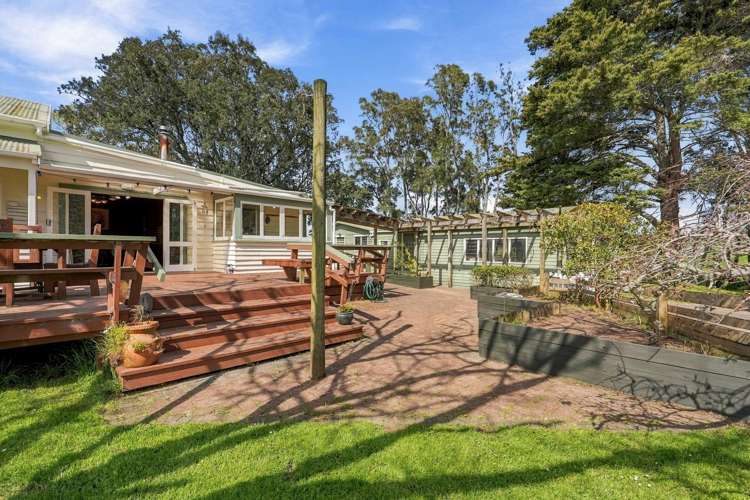 2059 State Highway 16 Helensville_19