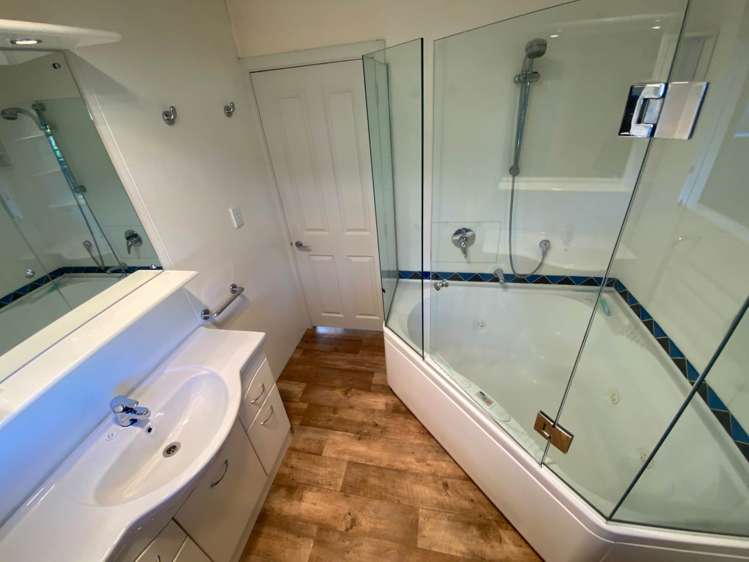 37 Pohutukawa Avenue Red Beach_6