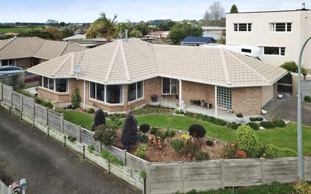 Stylish, Townhouse in the Heart of Te Puke