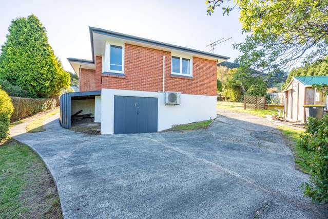 THREE BEDROOM HOME WITH STUNNING HARBOUR VIEWS