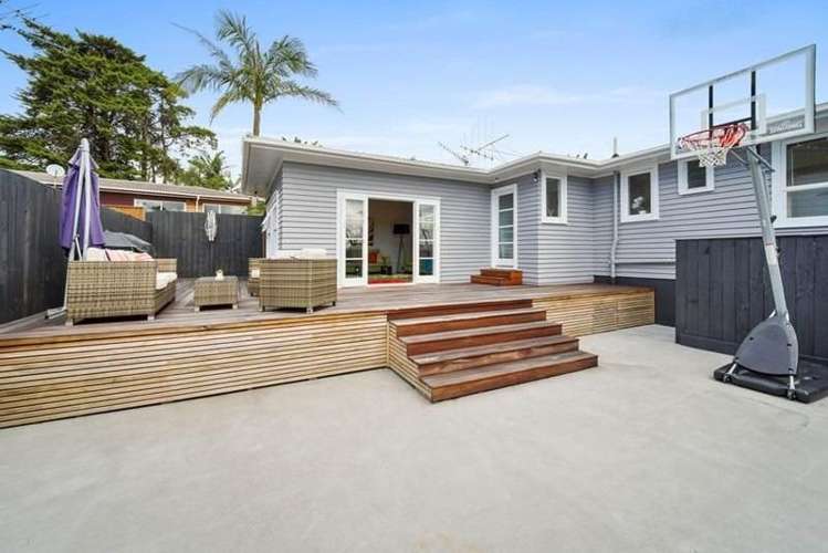 8 Arrow Road 10877_11