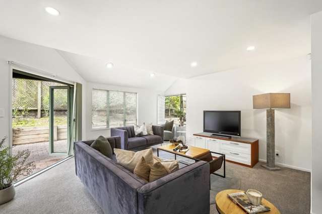 8B Stoneleigh Court Sunnynook_3