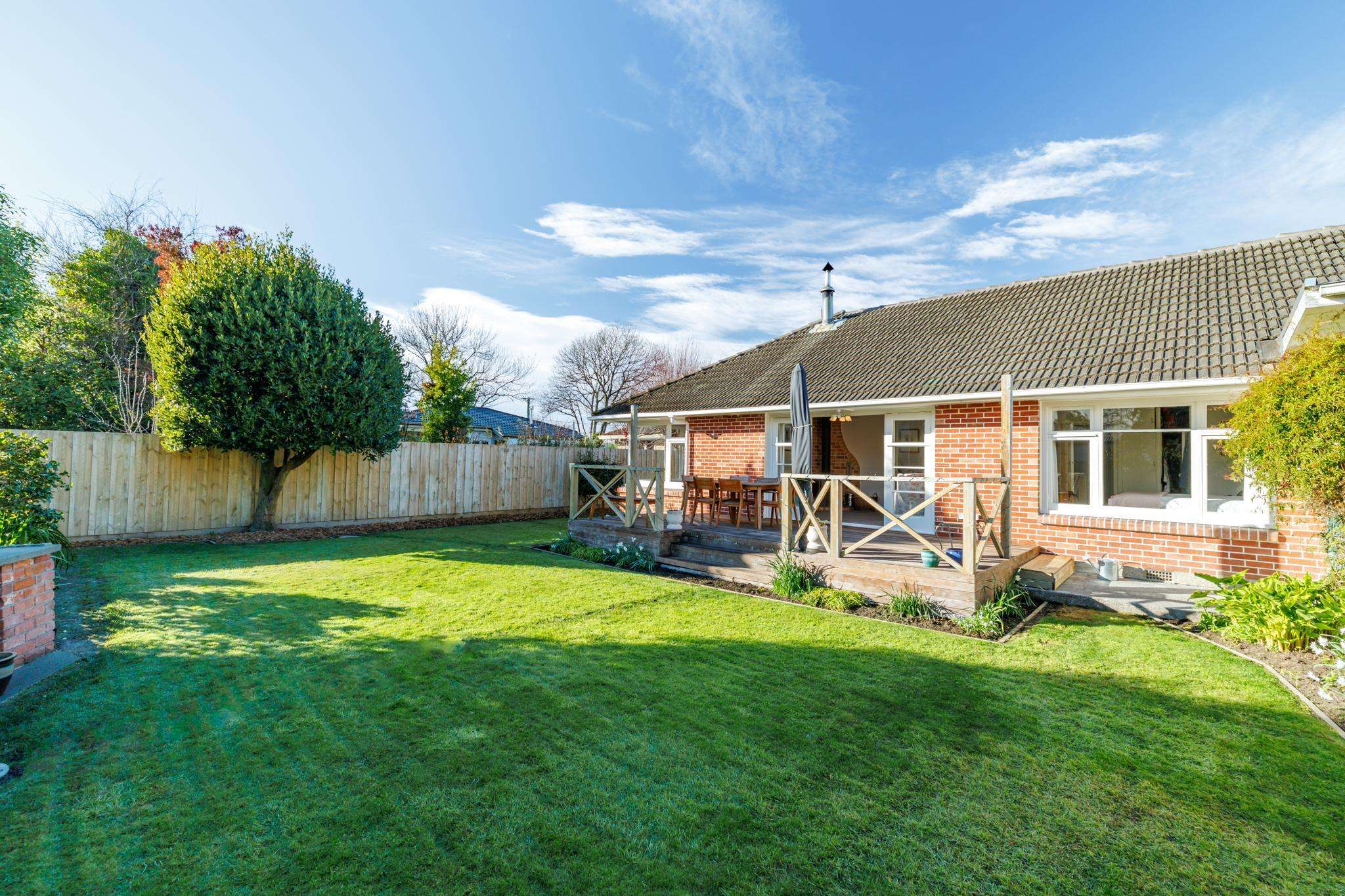 ‘I will cry’ - House first-time buyers queued up to see sells for ‘life-changing’ sum