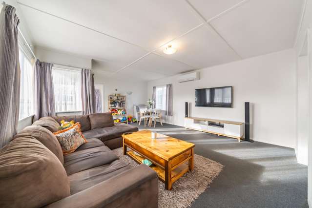 2 Davis Grove Wainuiomata_4