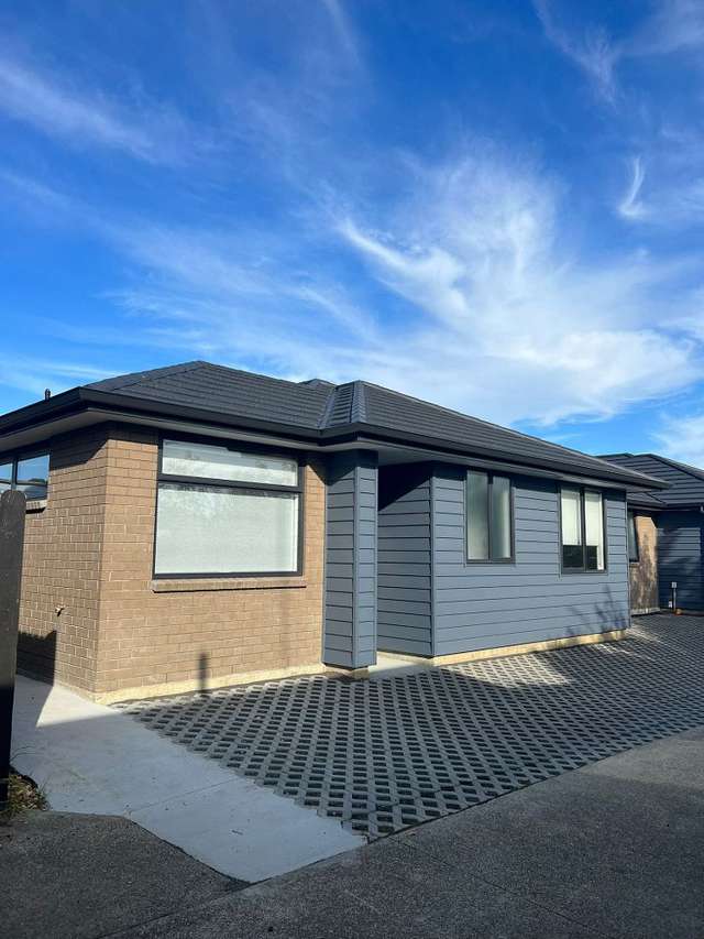 Walking Distance to Pukekohe Township!