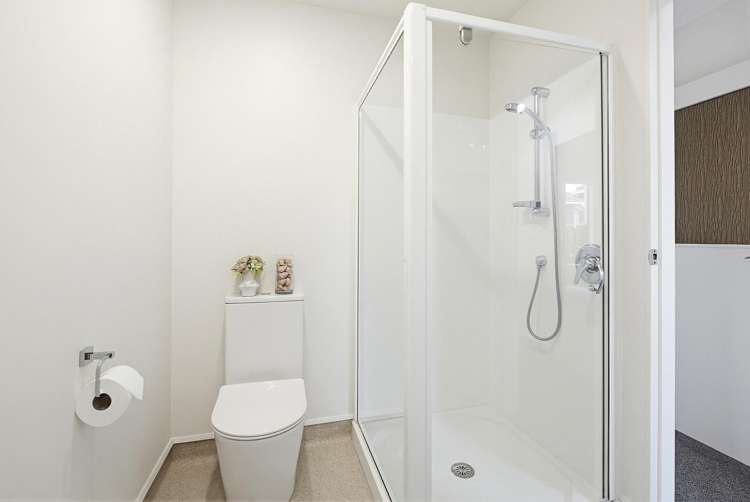 2/4 Richard Street Titahi Bay_11