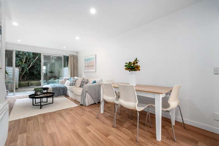 11/8 Thatcher Crescent, Crofton Downs_4