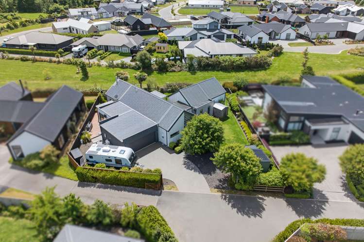 32 Carnaveron Drive Lincoln_24