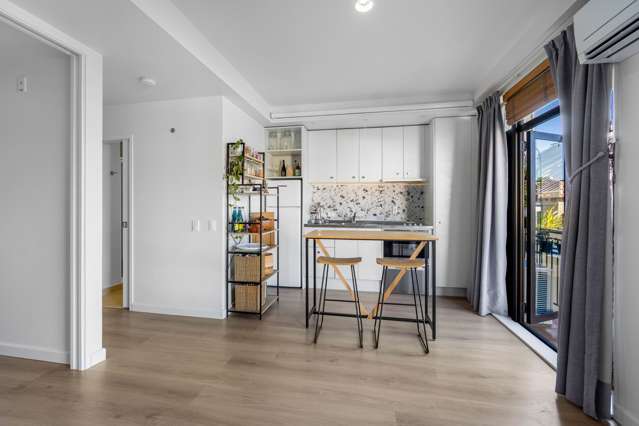 Carpark, Renovated and a 5 Star Location