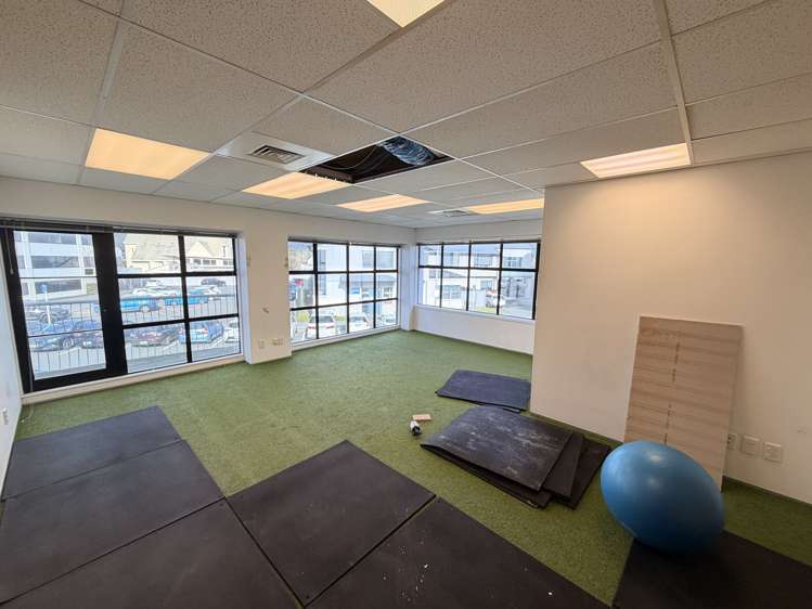 4 Market Grove Hutt Central_1