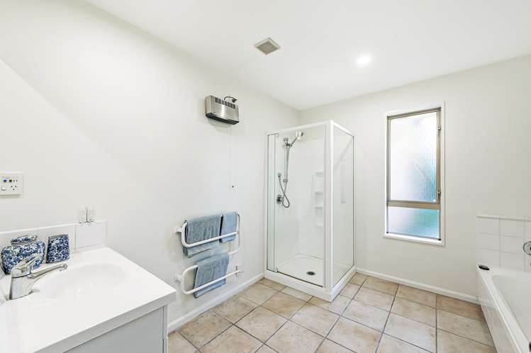 85 Pages Road Allenton_16