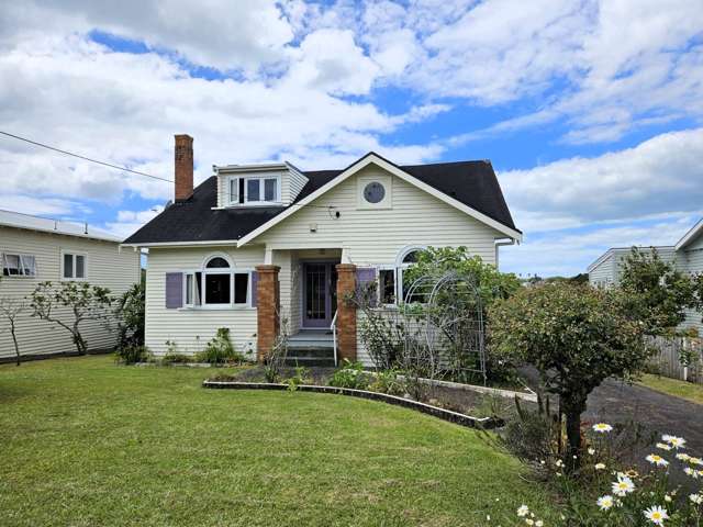 Arts And Craft House With Room For The Childre...