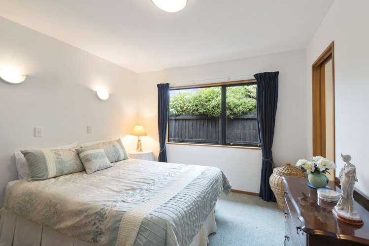 10 Netherby Lane Shirley_16