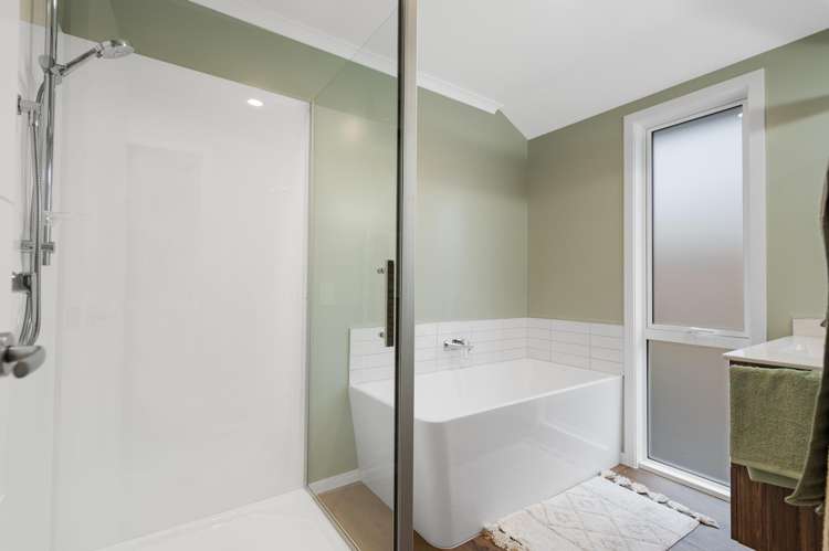 8 Strowan Avenue Elgin_30