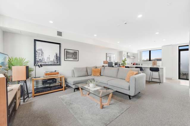 Auckland Grammar Zone two level Townhouse