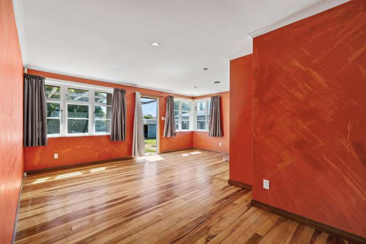 15 Montrose Place Takaro_2