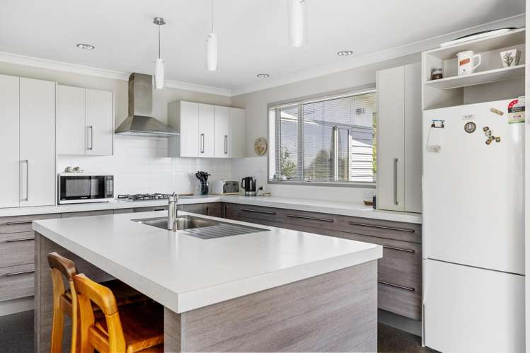 2/30 Ingle Avenue Waipahihi_14