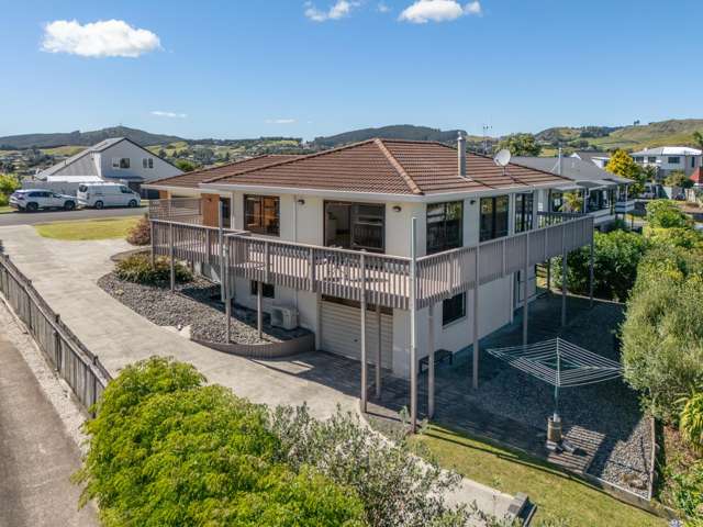 Huge garaging, home and views