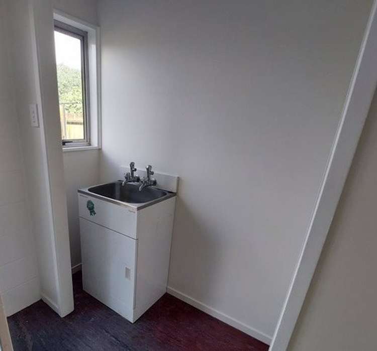 2/90 Kenderdine Road 10695_6