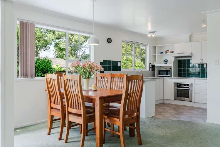 17 Sandalwood Drive Dinsdale_5