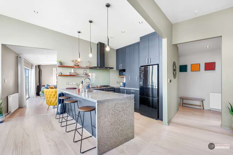 4 Singers Road Korokoro_4