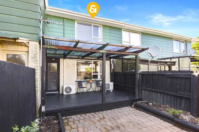 Charming 2 Bedroom Home in a Handy Location