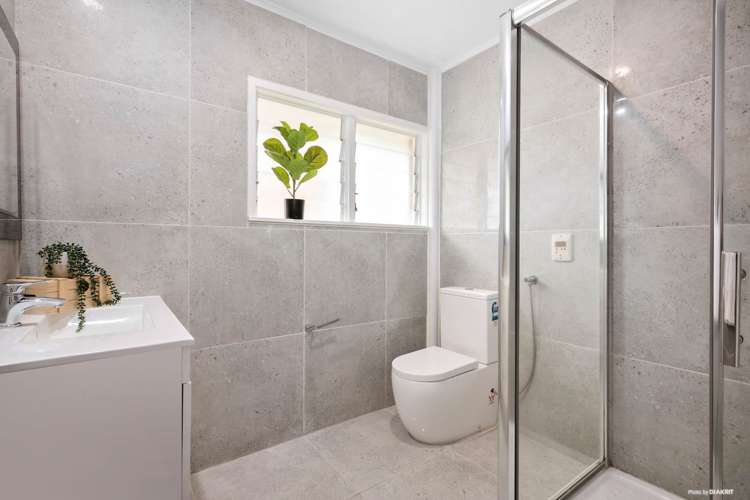 2/2b Dowling Place Pakuranga_11