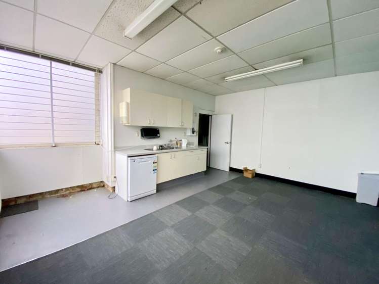 188 West Coast Rd Glen Eden_11