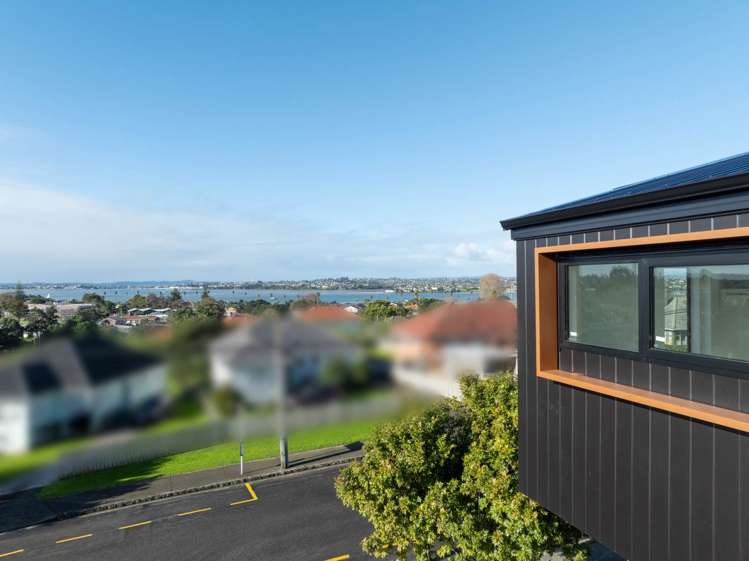 53 Court Crescent_5