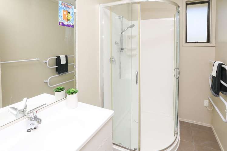 67b Kahikatea Drive Melville_15