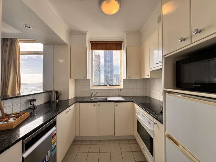 2207/8 Albert Street 10015_6