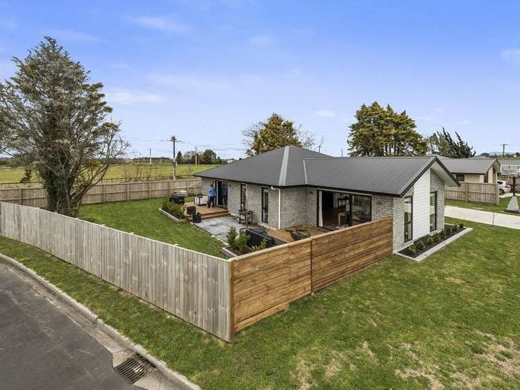 1/11 Errol Close Burbush_20