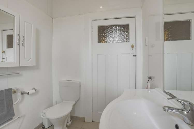 18 Lachlan Avenue North Dunedin_19